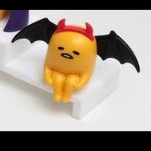 Gudetama "Vampire Bat" figure